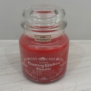 RARE Yankee Candle Country Kitchen Wild Strawberry Red Vintage 14.5 oz